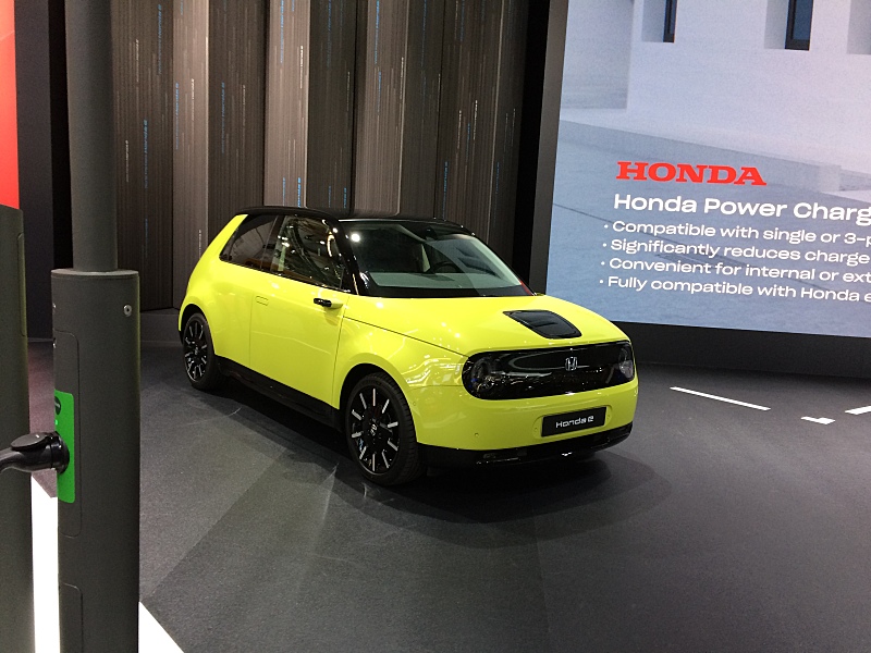 Elektromobil Honda e se představil ve Frankfurtu